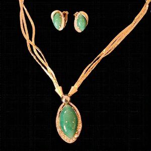VTG 60s Glass Jade Gold Plate Necklace Pendant Triple Strand‎ Clipon Earring Set